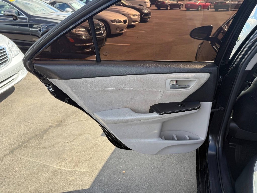 2015 Toyota Camry Image 23