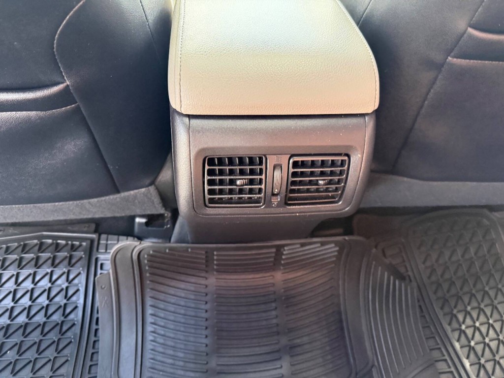 2015 Toyota Camry Image 24