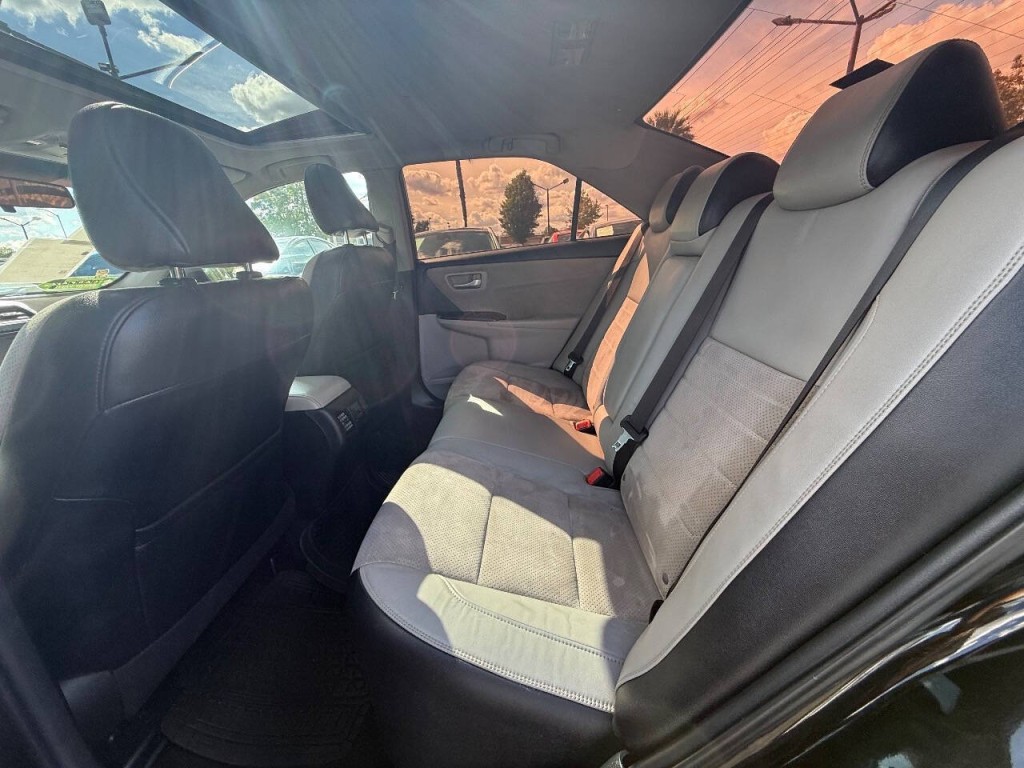 2015 Toyota Camry Image 25