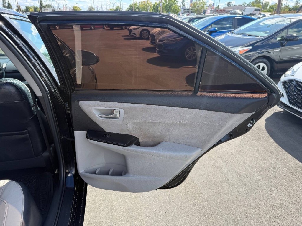 2015 Toyota Camry Image 33