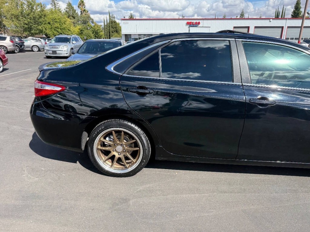 2015 Toyota Camry Image 36