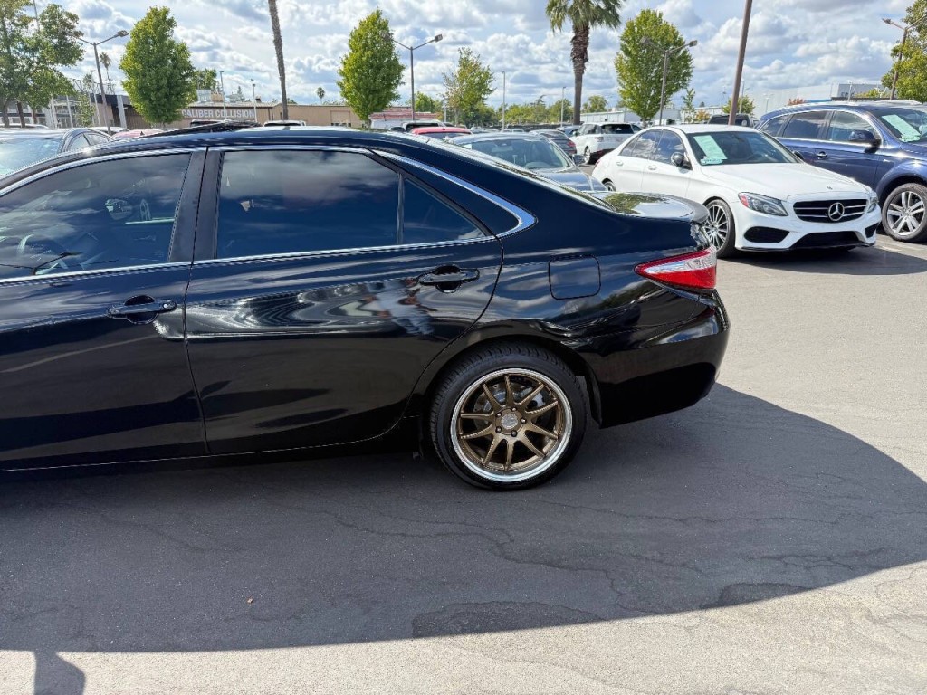 2015 Toyota Camry Image 37