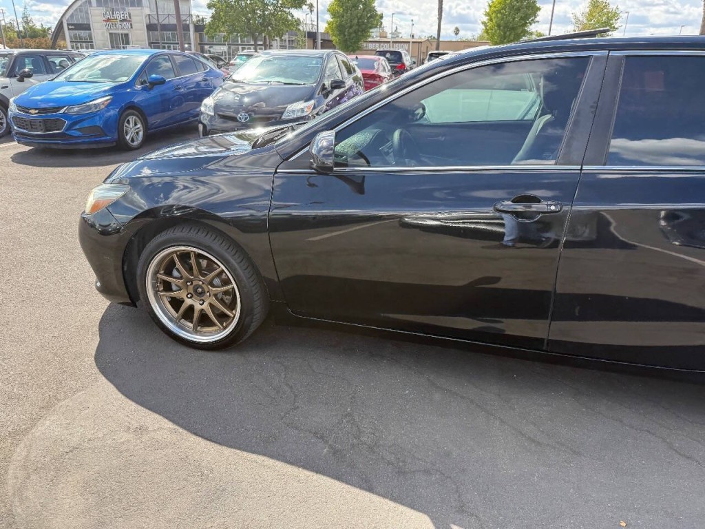 2015 Toyota Camry Image 38