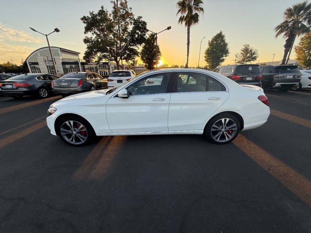 2016 Mercedes-Benz C-Class Image 8
