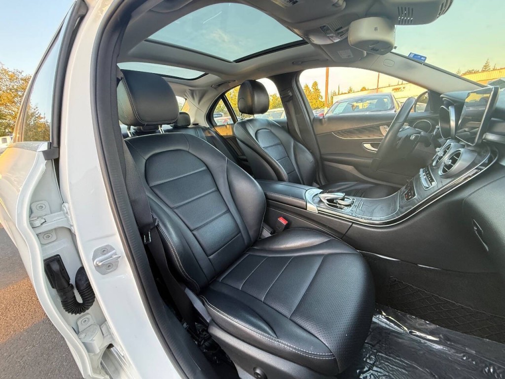 2016 Mercedes-Benz C-Class Image 9