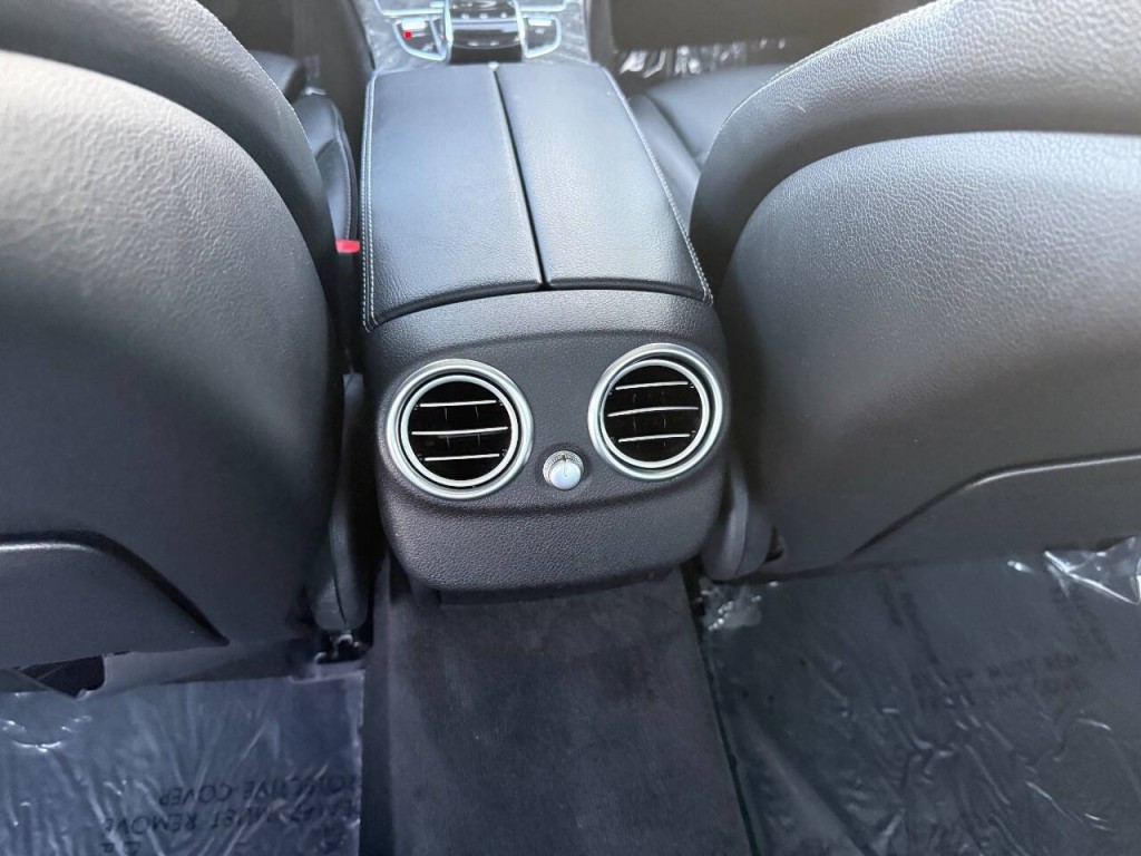 2016 Mercedes-Benz C-Class Image 13
