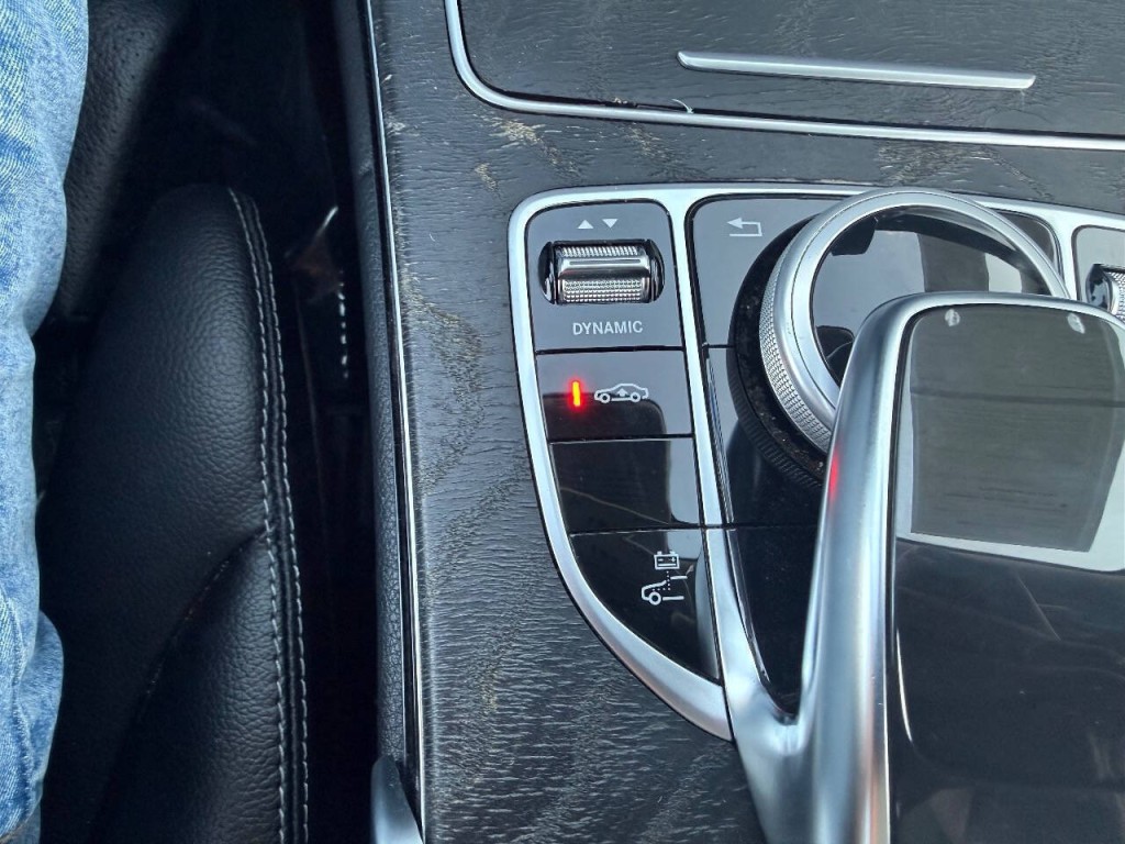 2016 Mercedes-Benz C-Class Image 22