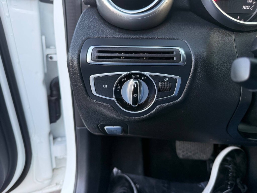 2016 Mercedes-Benz C-Class Image 23