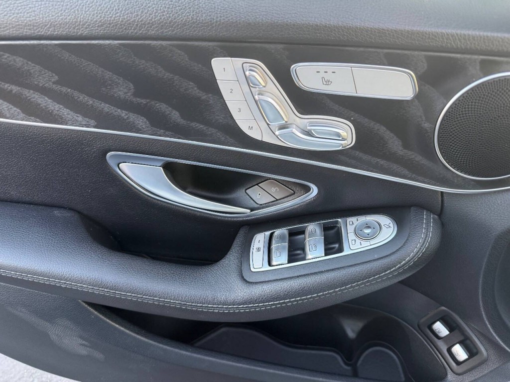 2016 Mercedes-Benz C-Class Image 25
