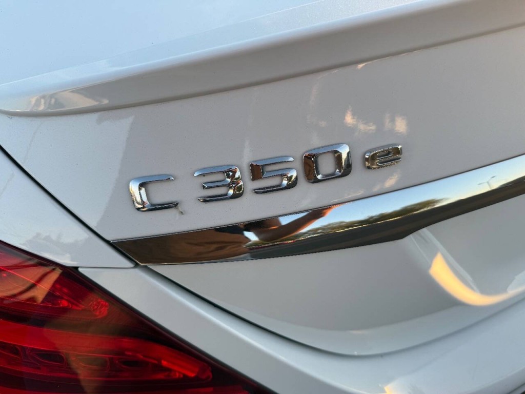 2016 Mercedes-Benz C-Class Image 32