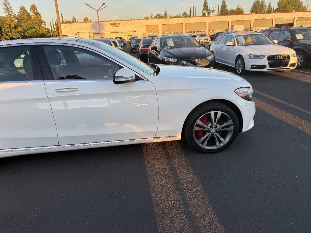 2016 Mercedes-Benz C-Class Image 33