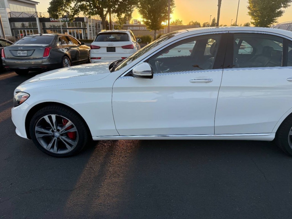 2016 Mercedes-Benz C-Class Image 35