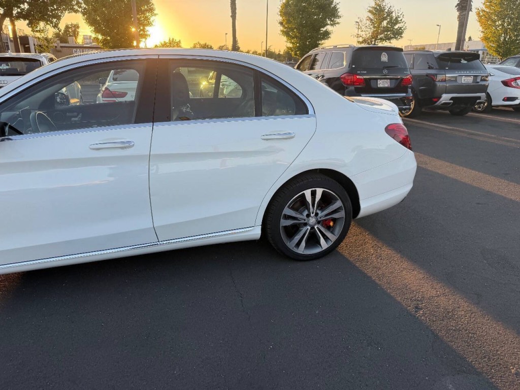 2016 Mercedes-Benz C-Class Image 36