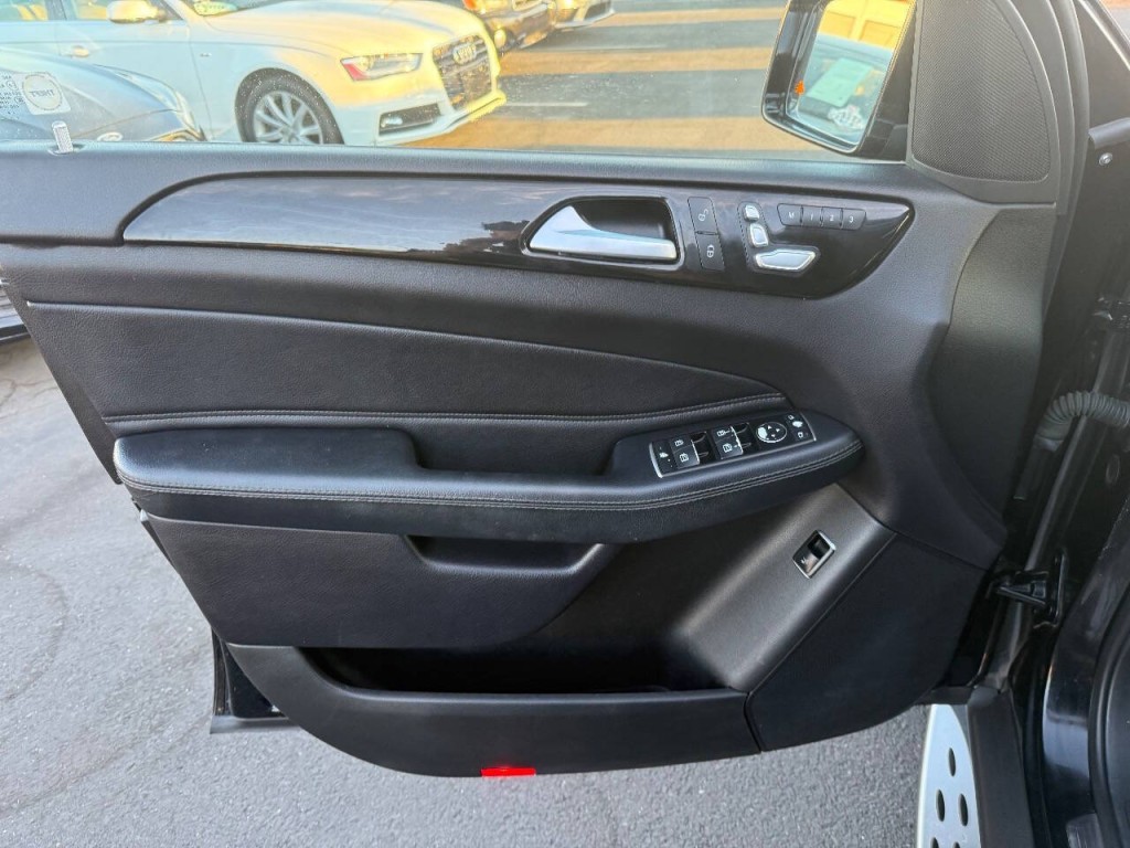 2017 Mercedes-Benz GLS-Class Image 31