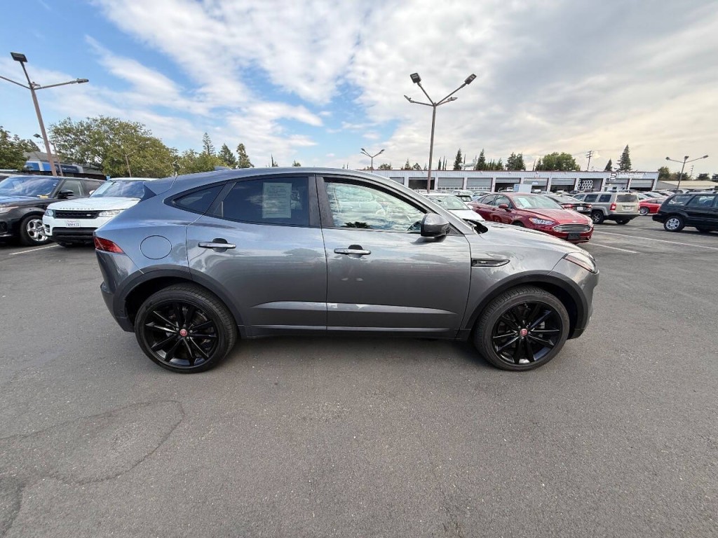 2018 Jaguar E-pace Image 4