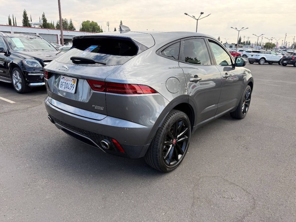 2018 Jaguar E-pace Image 5