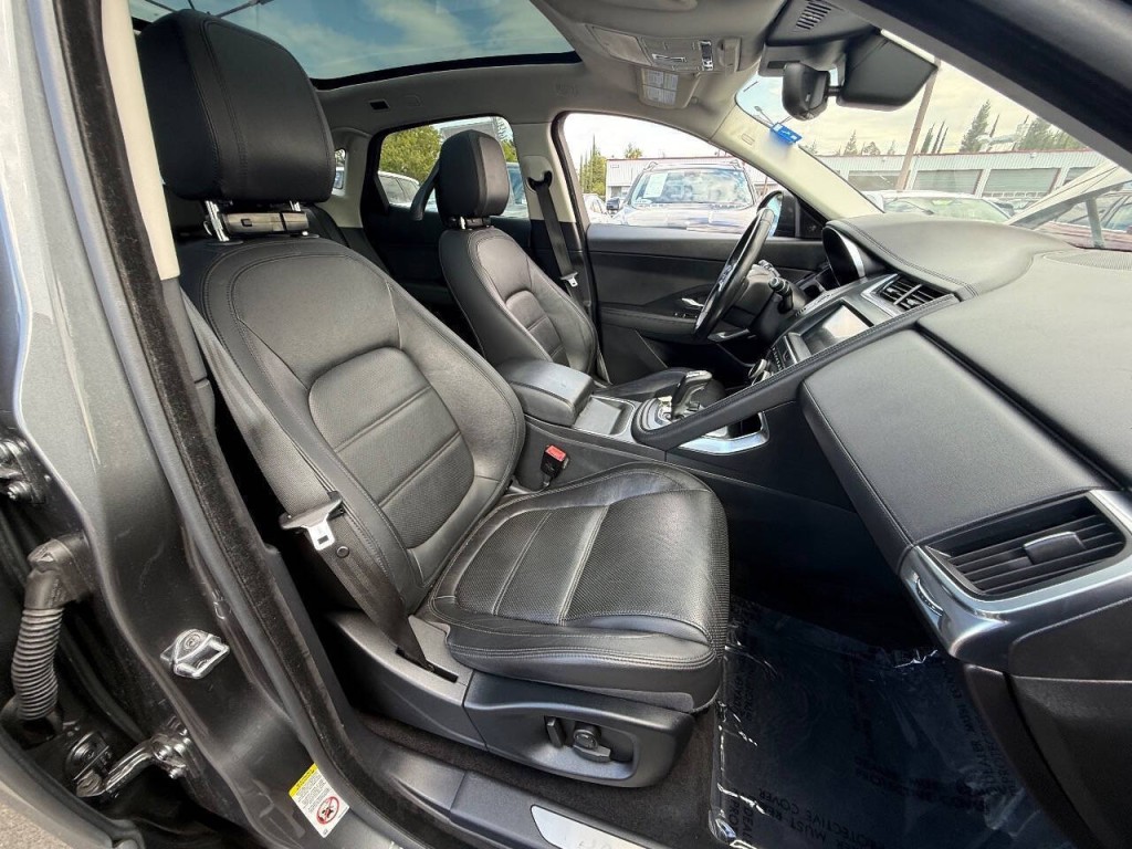 2018 Jaguar E-pace Image 9