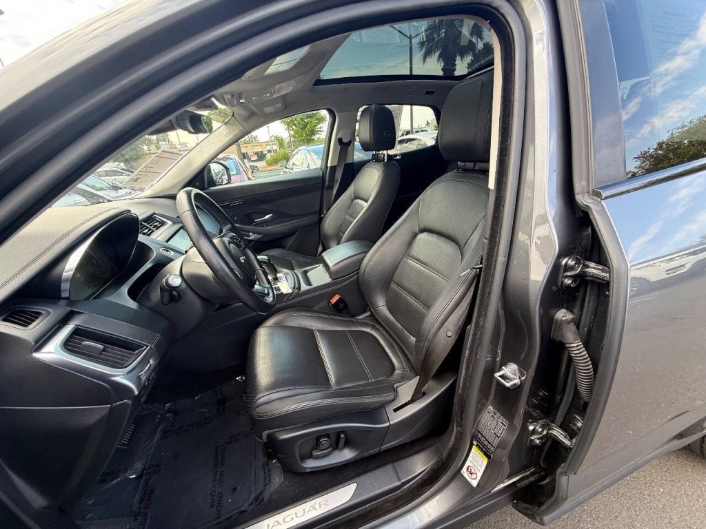2018 Jaguar E-pace Image 13