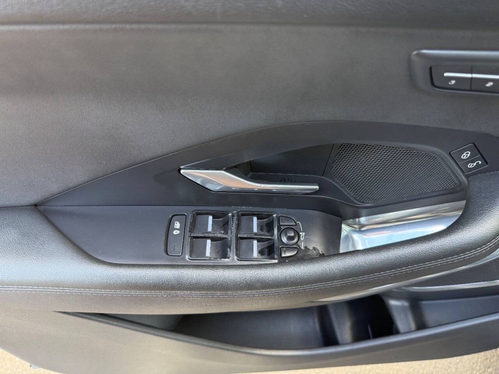 2018 Jaguar E-pace Image 23
