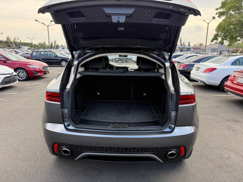 2018 Jaguar E-pace Image 28