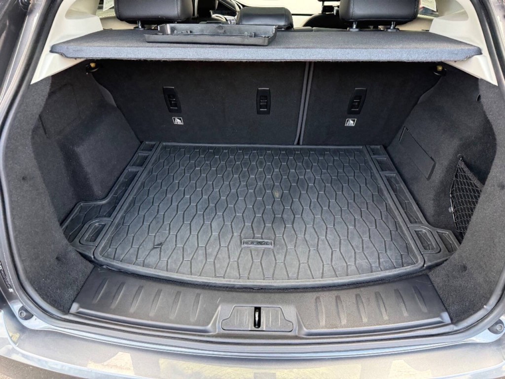 2018 Jaguar E-pace Image 29
