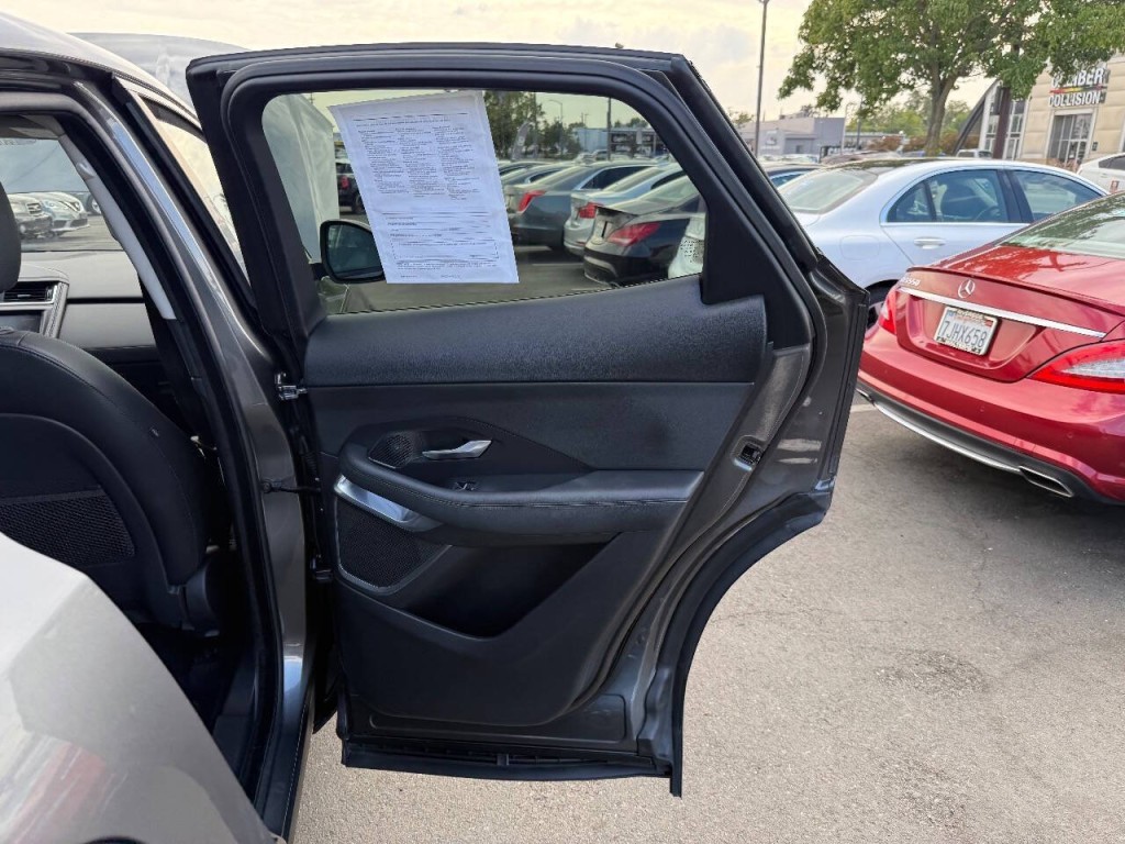 2018 Jaguar E-pace Image 32
