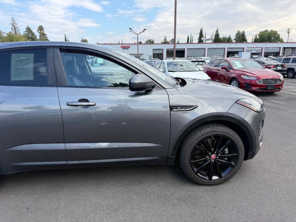2018 Jaguar E-pace Image 35