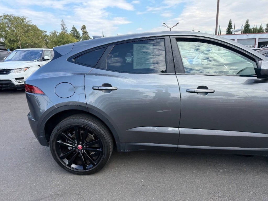 2018 Jaguar E-pace Image 36