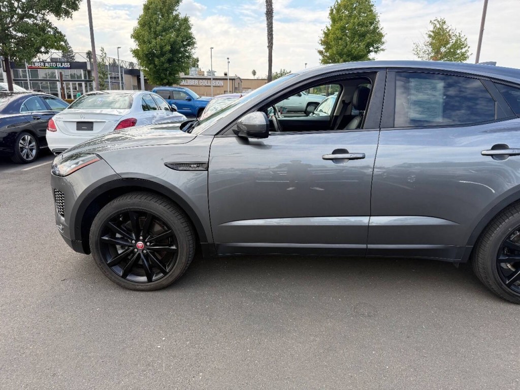 2018 Jaguar E-pace Image 37