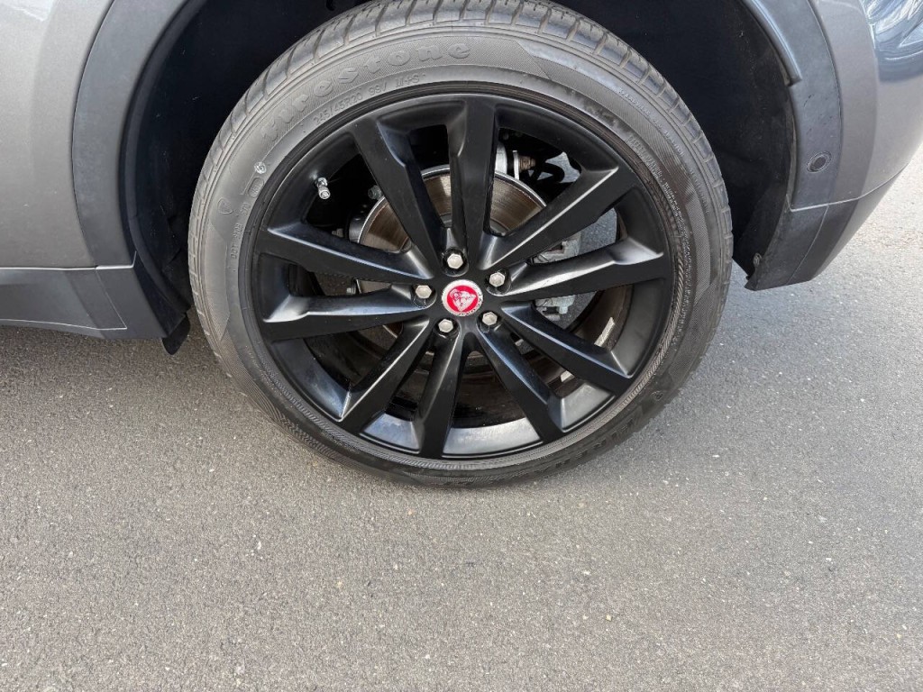 2018 Jaguar E-pace Image 39