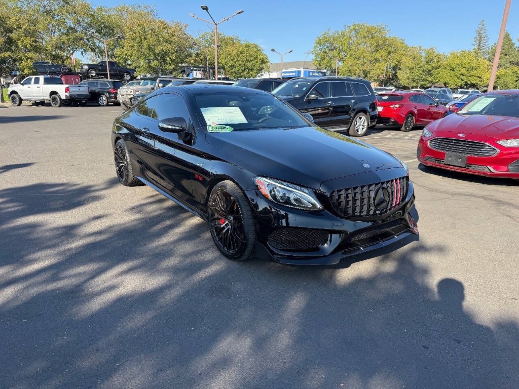 2017 Mercedes-Benz C-Class Image 3