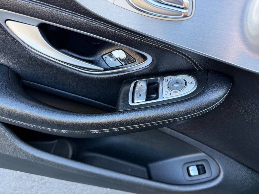2017 Mercedes-Benz C-Class Image 23