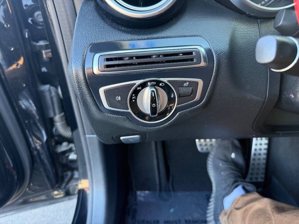 2017 Mercedes-Benz C-Class Image 24