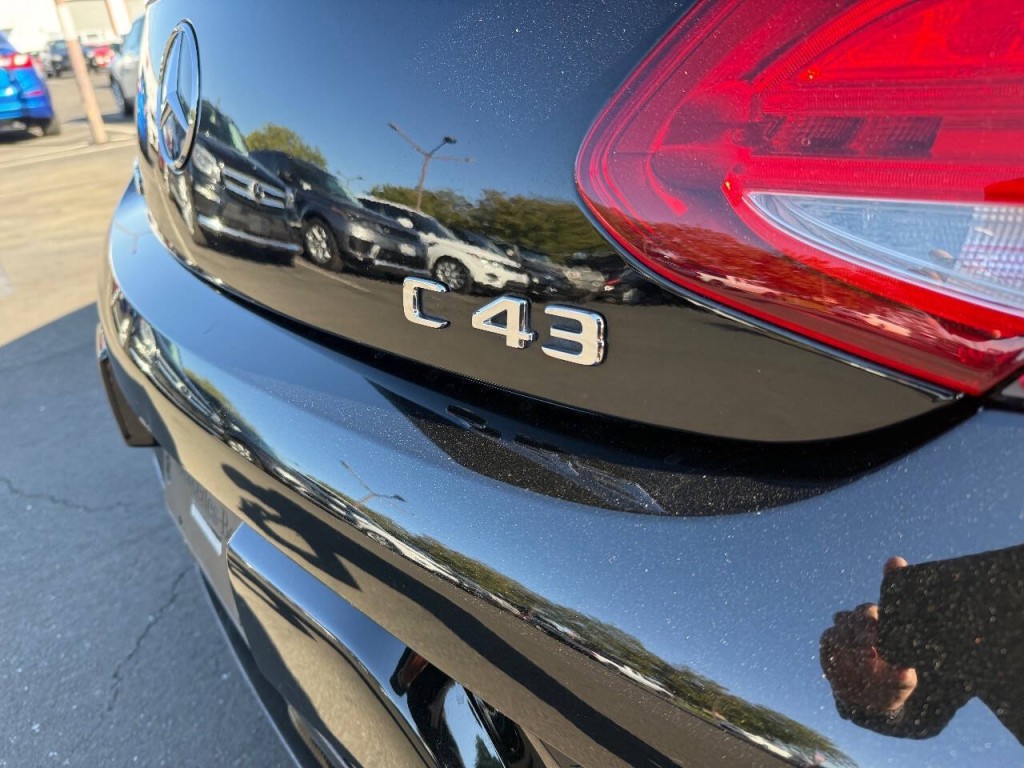 2017 Mercedes-Benz C-Class Image 35