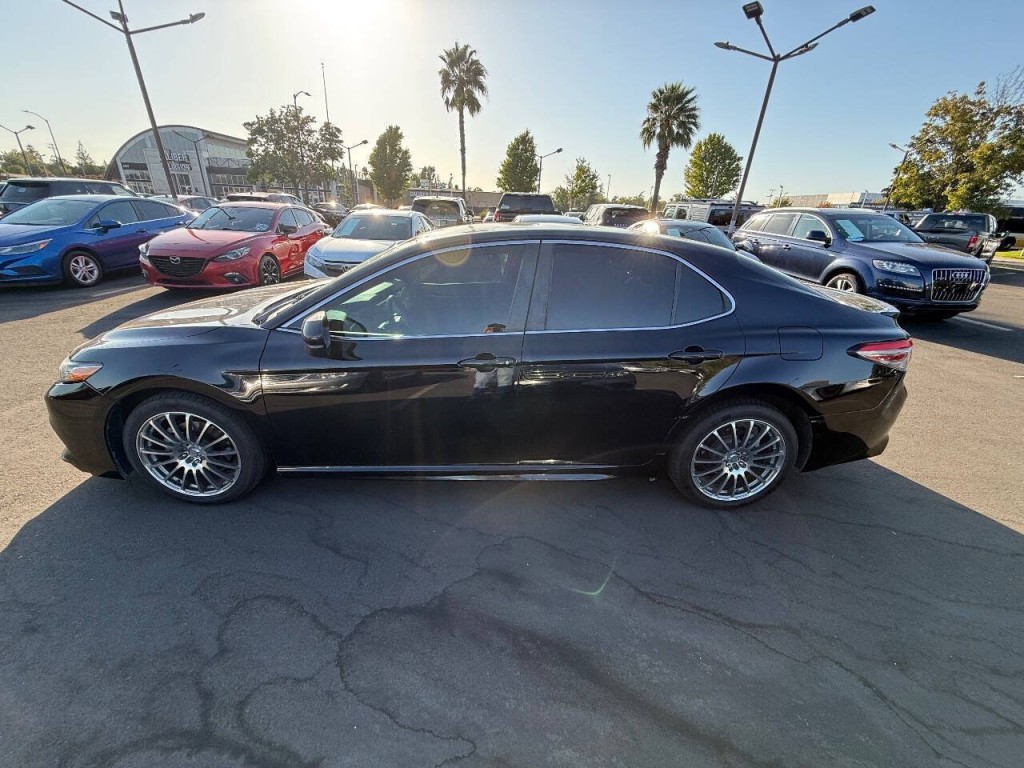 2018 Toyota Camry Image 8
