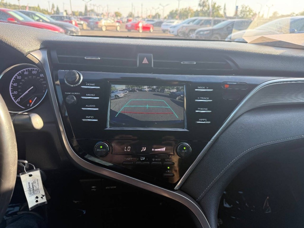 2018 Toyota Camry Image 16
