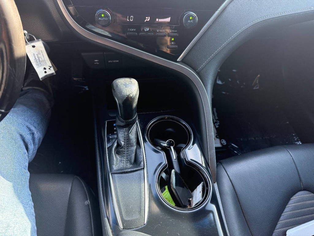2018 Toyota Camry Image 17