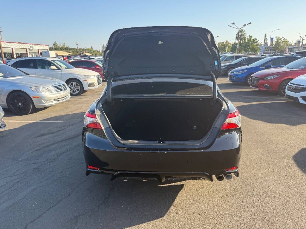 2018 Toyota Camry Image 24