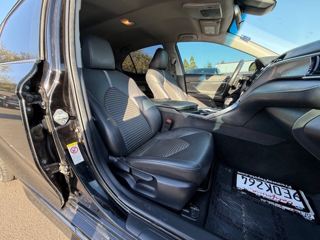 2018 Toyota Camry Image 26