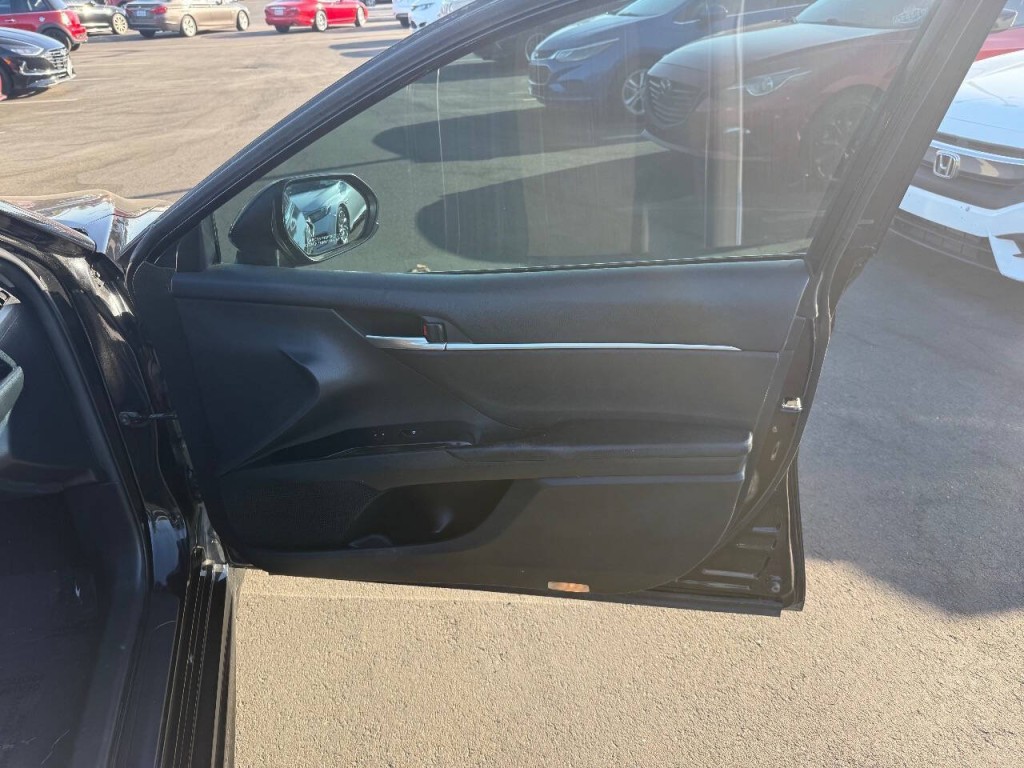 2018 Toyota Camry Image 28