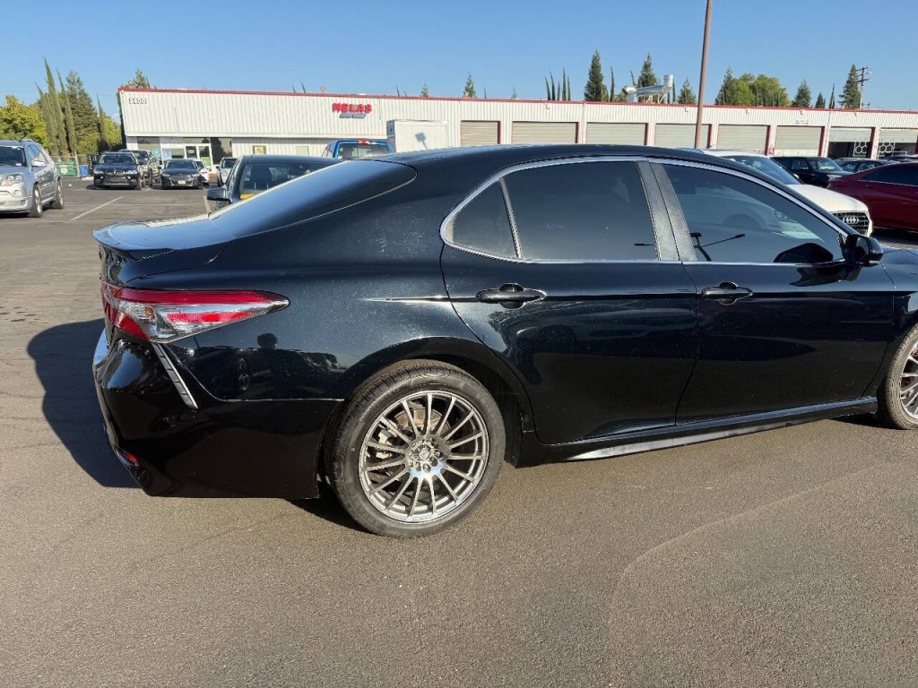 2018 Toyota Camry Image 30
