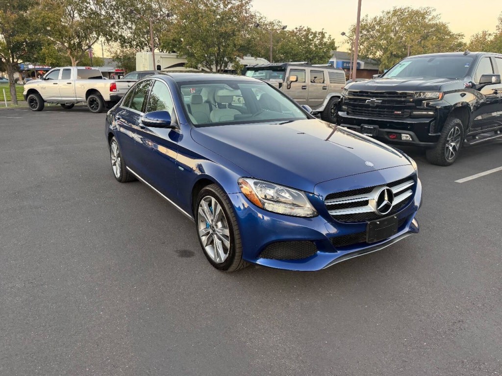 2017 Mercedes-Benz C-Class Image 3