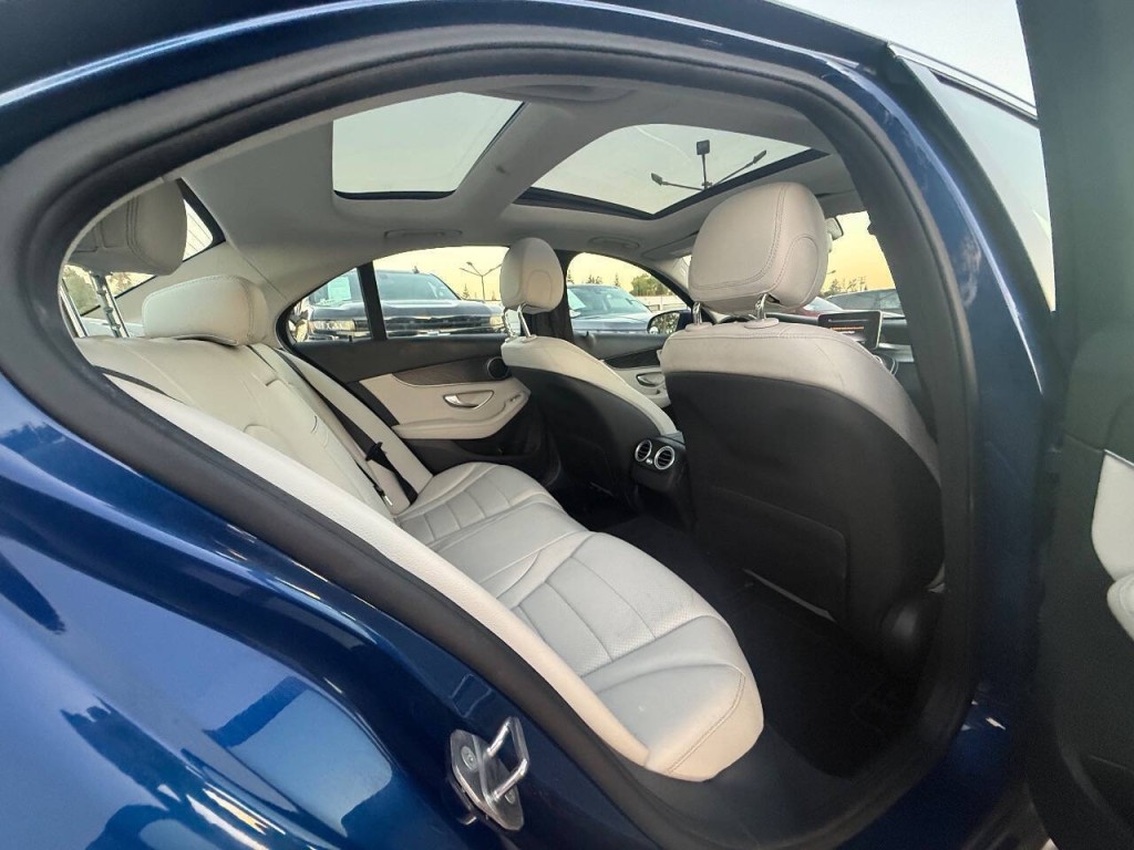 2017 Mercedes-Benz C-Class Image 12