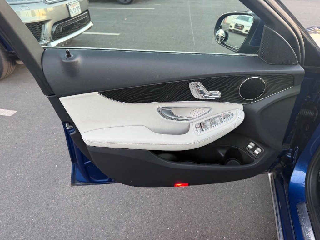2017 Mercedes-Benz C-Class Image 27