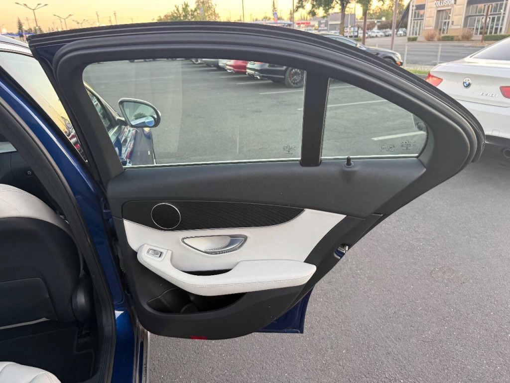 2017 Mercedes-Benz C-Class Image 31