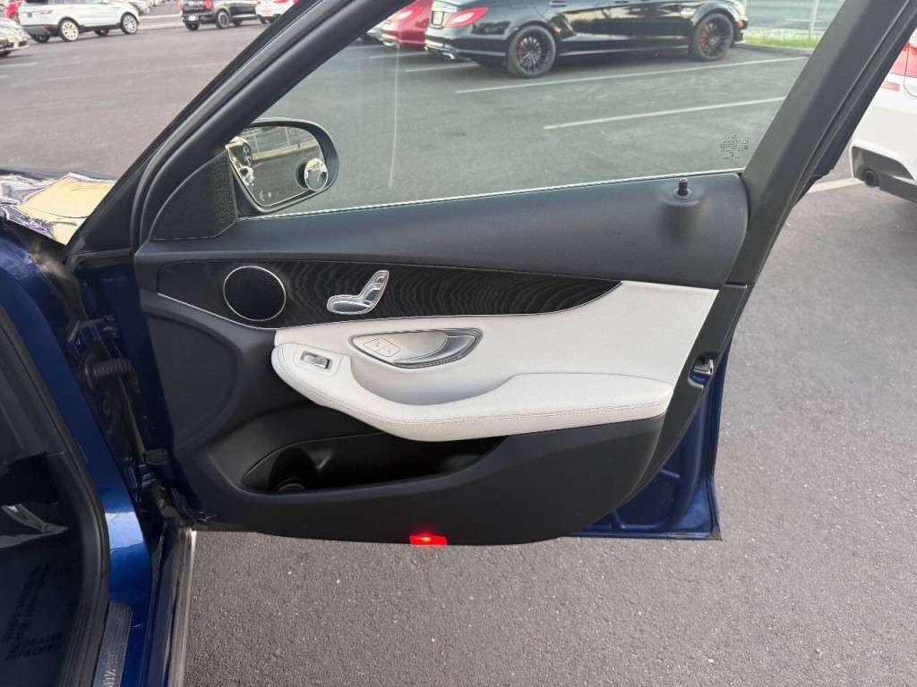 2017 Mercedes-Benz C-Class Image 33
