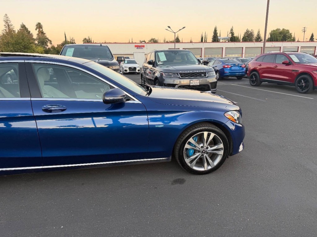 2017 Mercedes-Benz C-Class Image 34