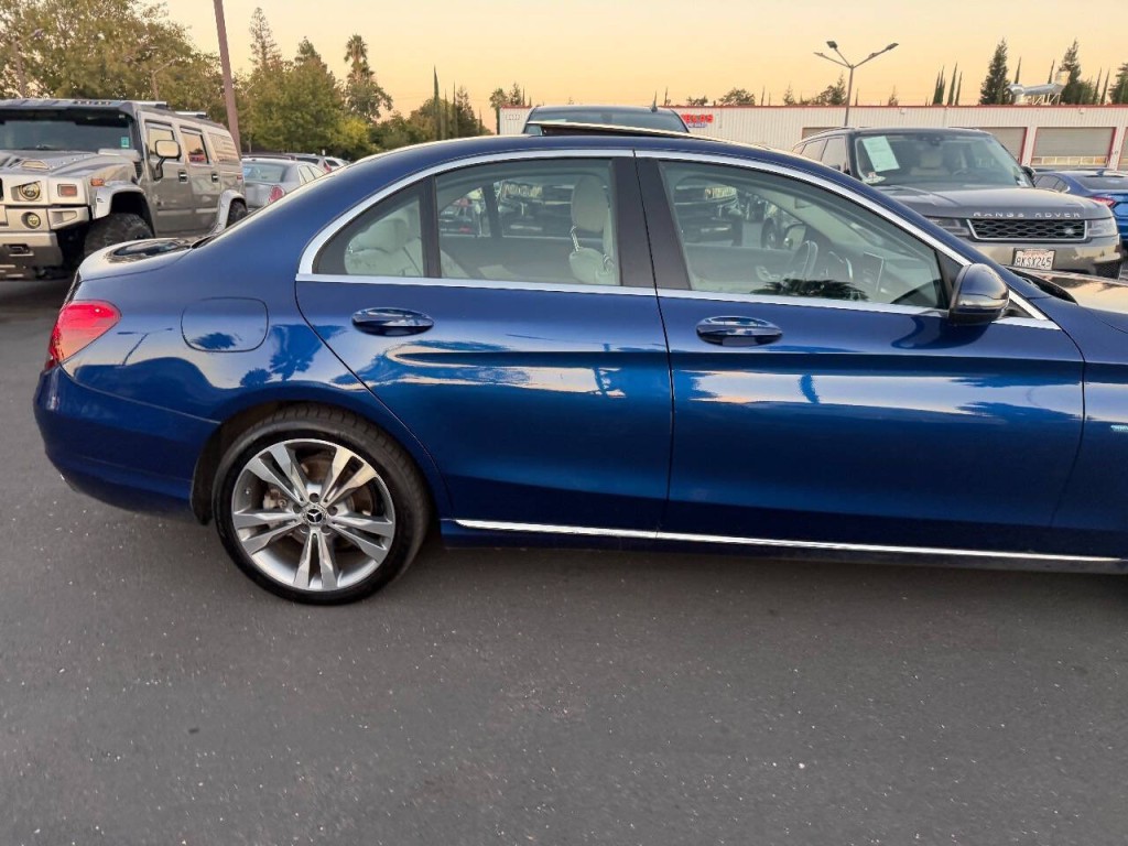 2017 Mercedes-Benz C-Class Image 35