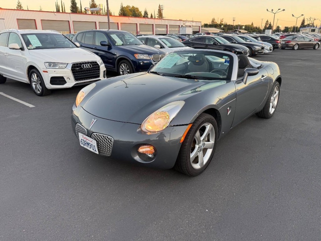 2008 Pontiac Solstice Image 1