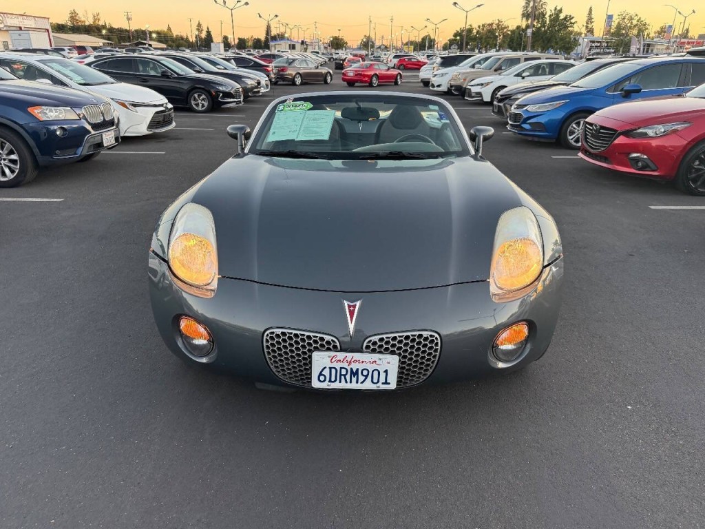 2008 Pontiac Solstice Image 2